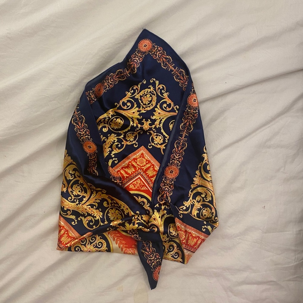 Scarf top - Picture 1 of 2